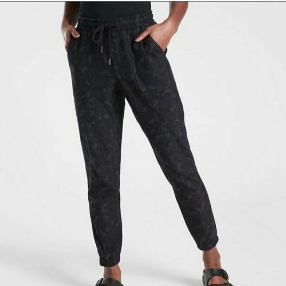 Athleta dark blue and black camo printed Farallon Joggers 8